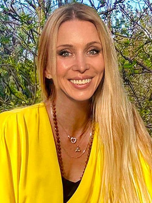 Holistic therapist - Lynda Vik